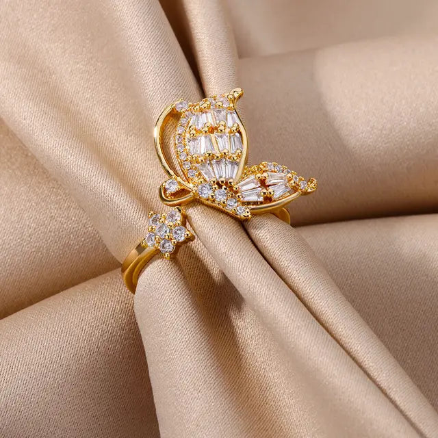 "Adjustable ring adorned with a cubic zirconia butterfly motif"